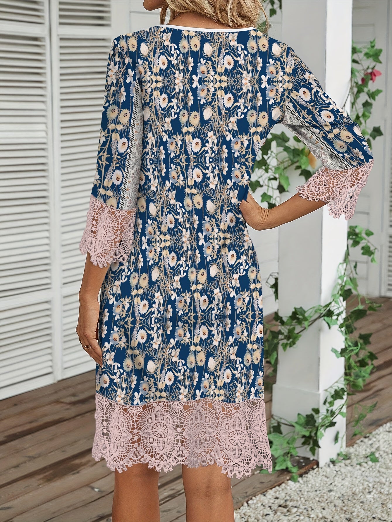 Robe Élégante à Fleurs avec Dentelle