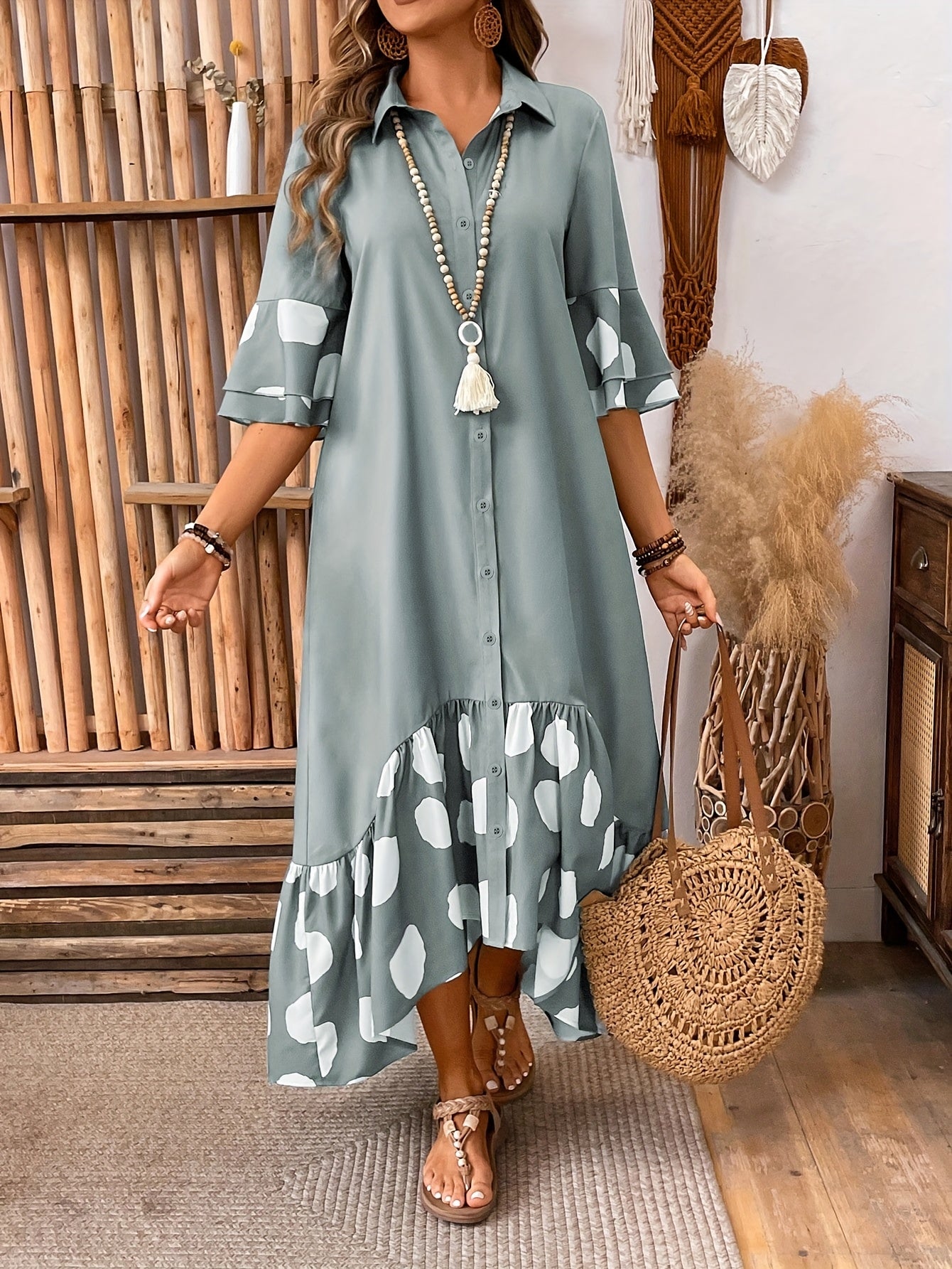 Robe Élégante à Pois avec Boutons