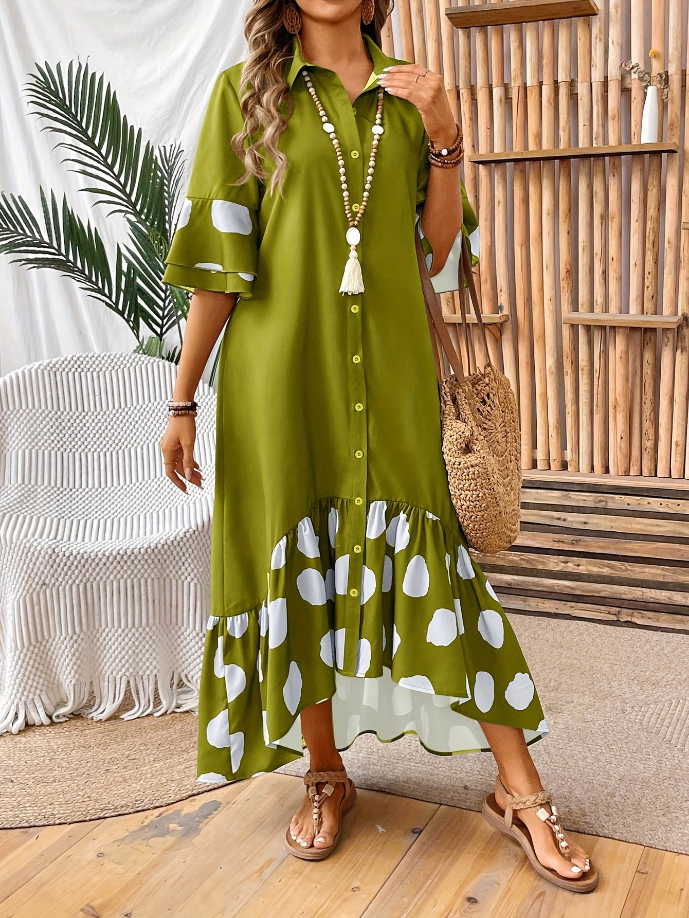 Robe Élégante à Pois avec Boutons