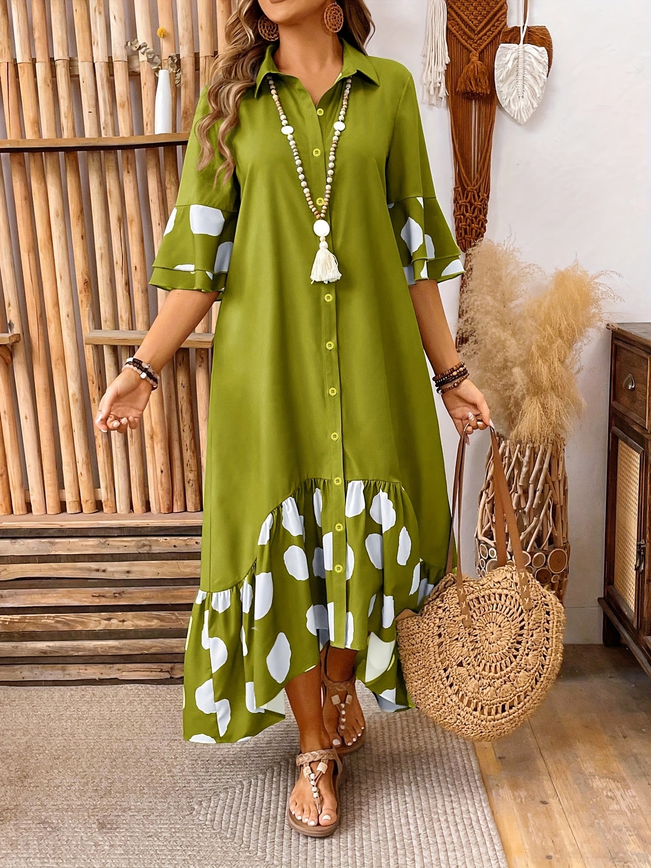 Robe Élégante à Pois avec Boutons