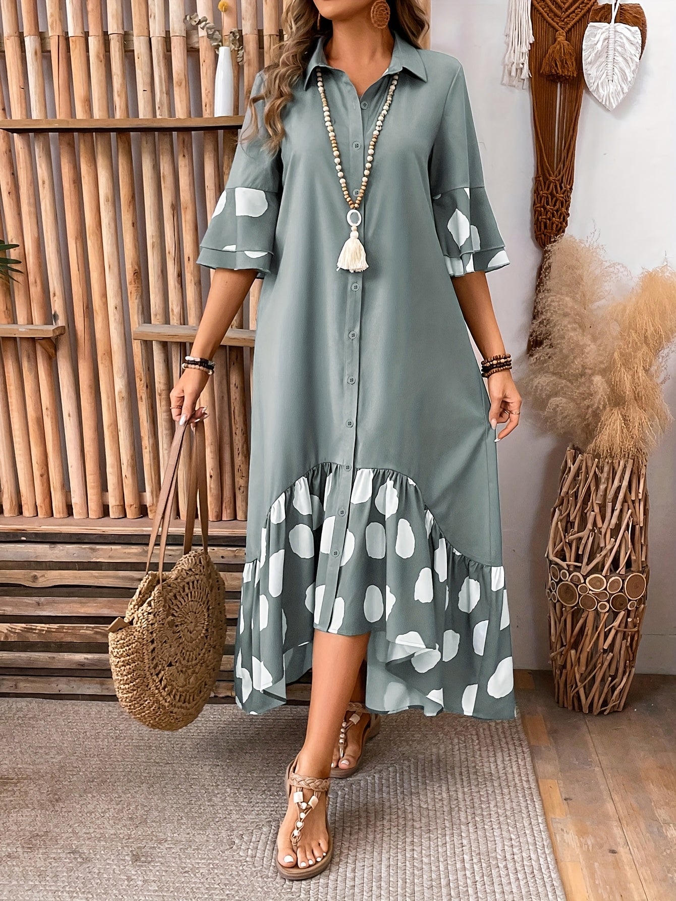 Robe Élégante à Pois avec Boutons