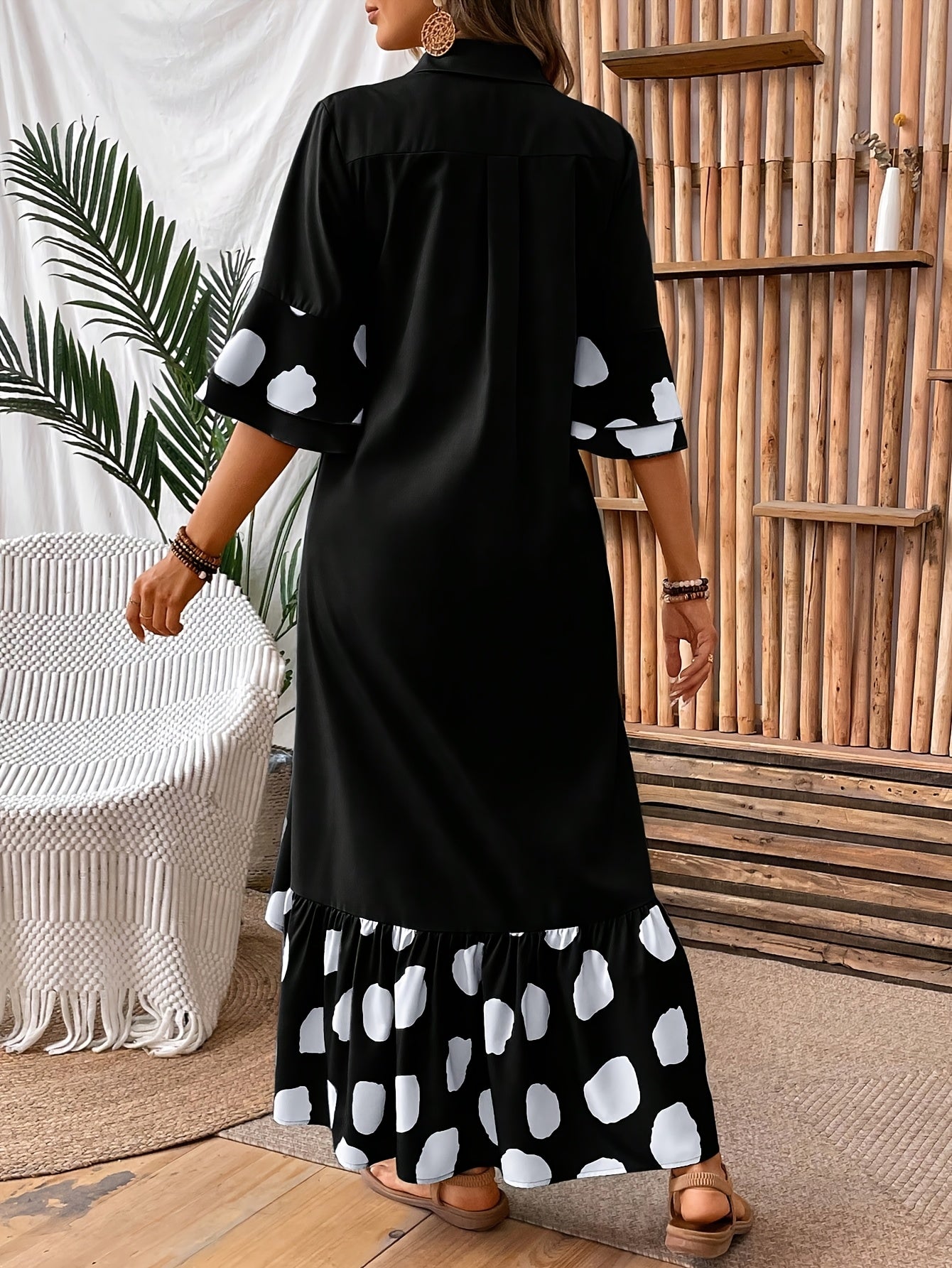 Robe Élégante à Pois avec Boutons