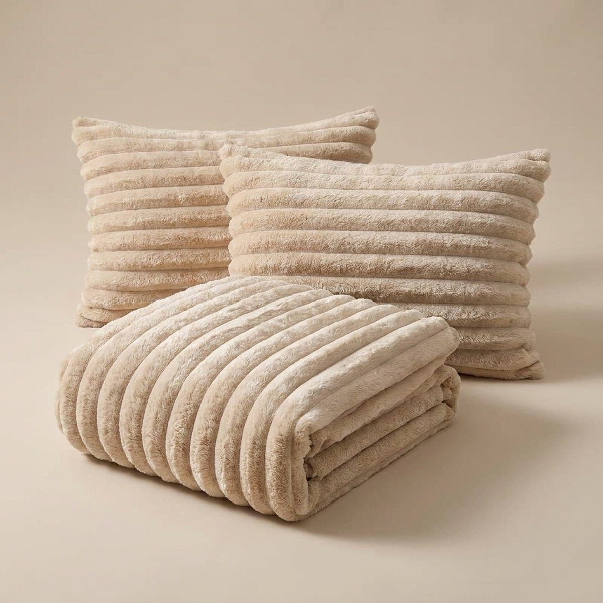 CLOUDHARE Plüschdecke aus Kaninchen-Milchvelours – Passendes Set aus Decke und 2 Kissenbezügen