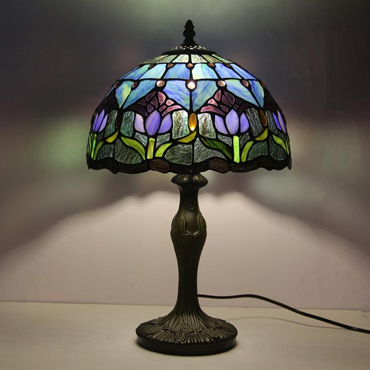 Tiffany Stained Glass Table Lamp, Classic Design, 45cm, E26, Glass And Metal, Living Room