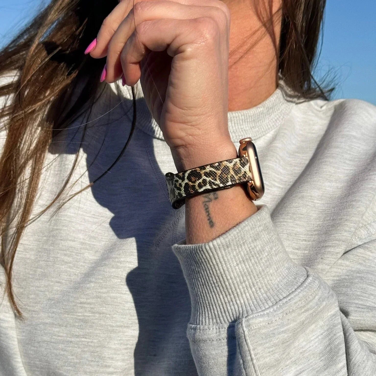 Udskiftningsrem i læder med leopardmønster til Apple Watch