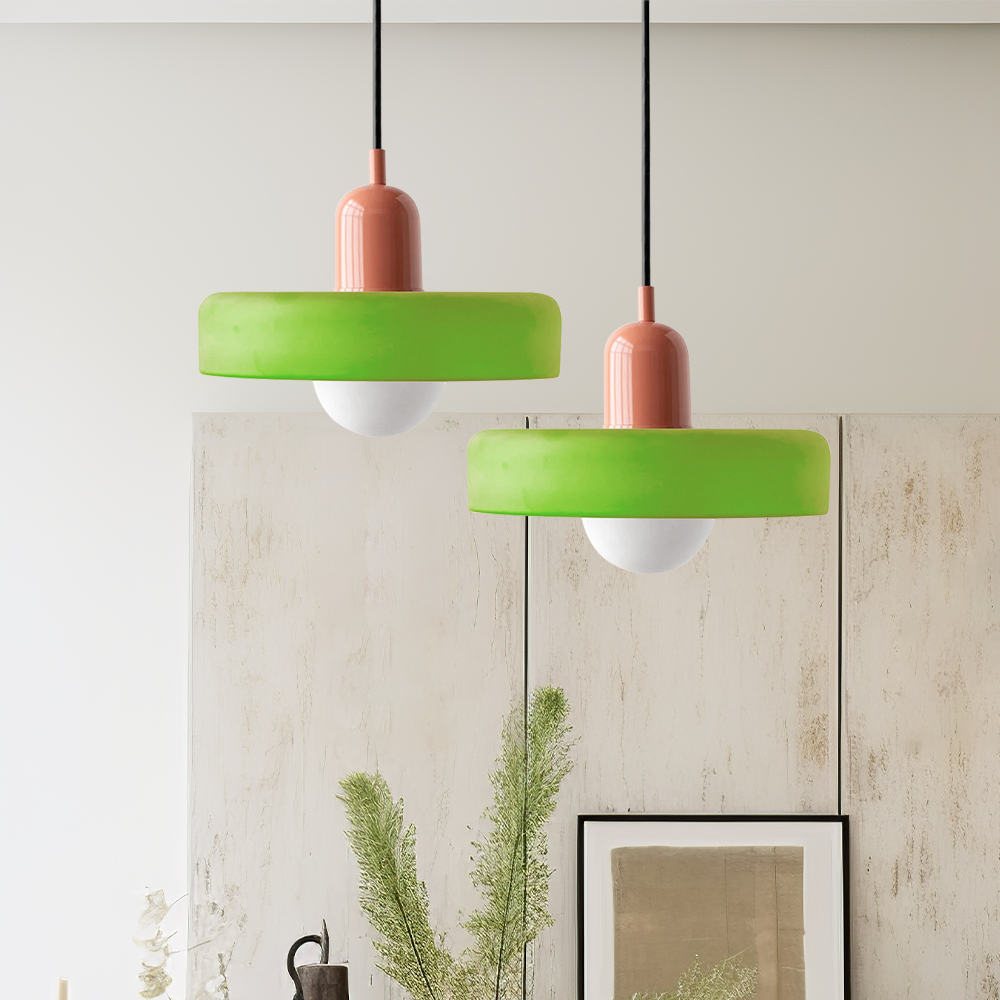 Liora závěsné světlo z barevného skla s nastavitelnou výškou v Bauhaus stylu pro moderní místnosti