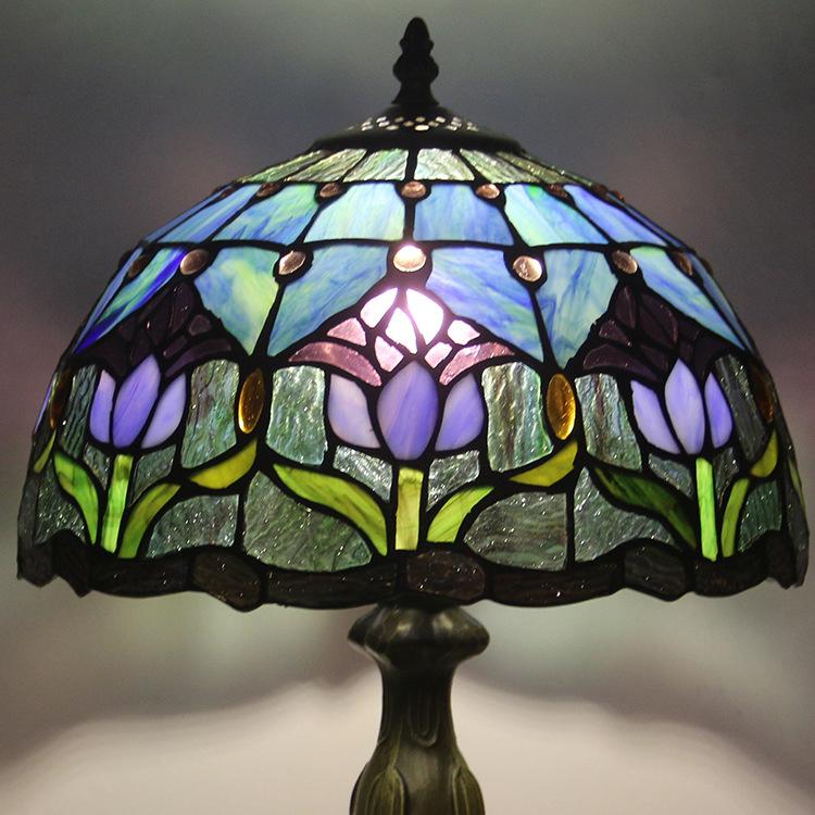 Tiffany Stained Glass Table Lamp, Classic Design, 45cm, E26, Glass And Metal, Living Room