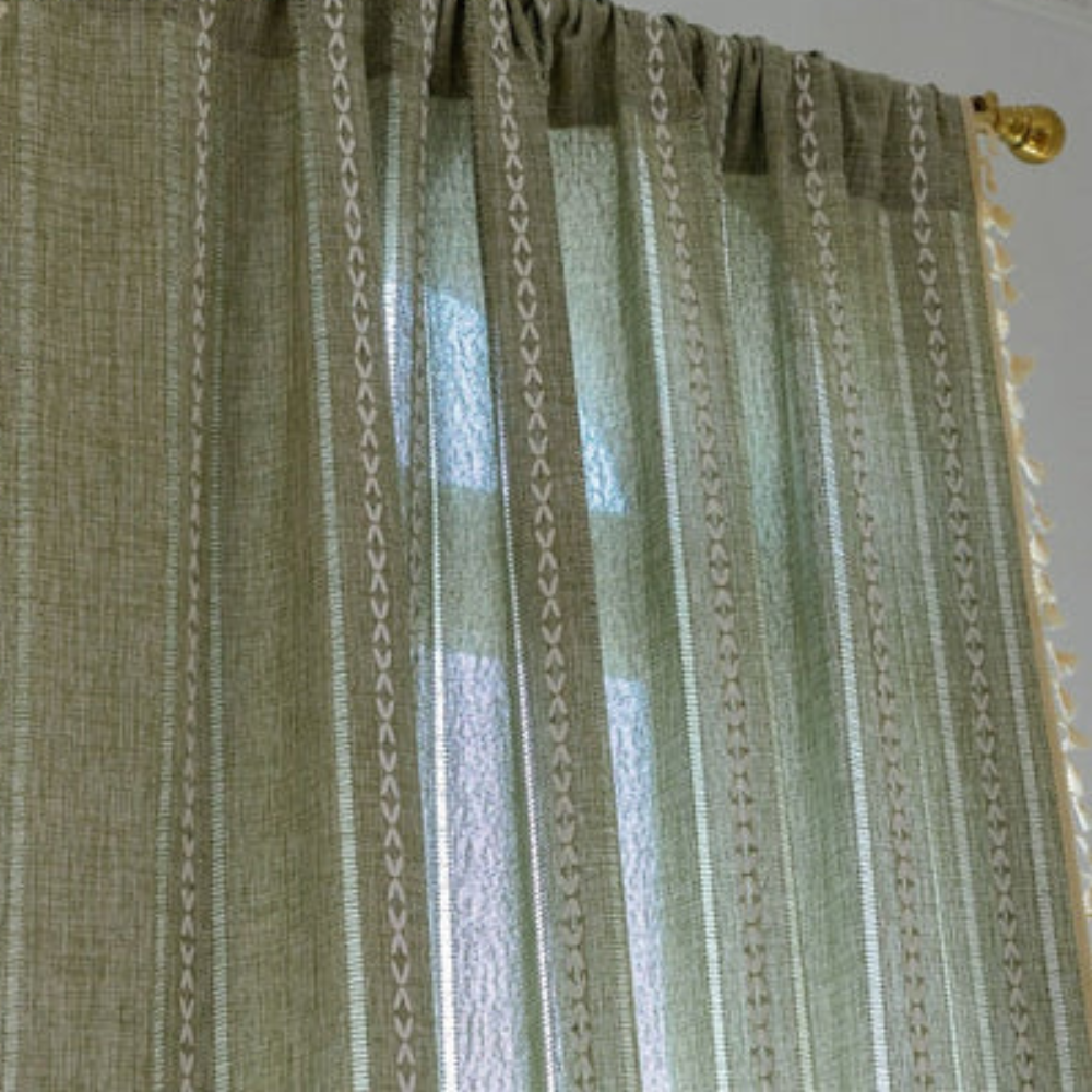 Tende trasparenti verde salvia LioraNest — Ricami a righe, bordi con nappe e design filtrante