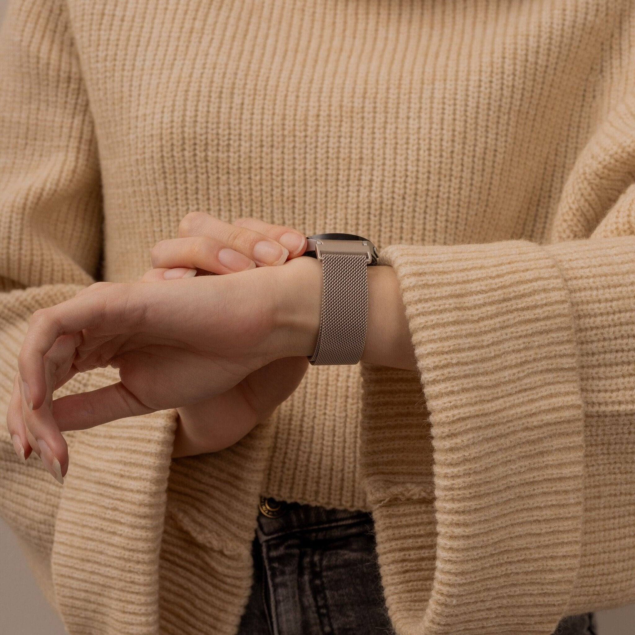 适用于三星 Galaxy Watch 7 的 40 毫米香槟色米兰尼斯表带