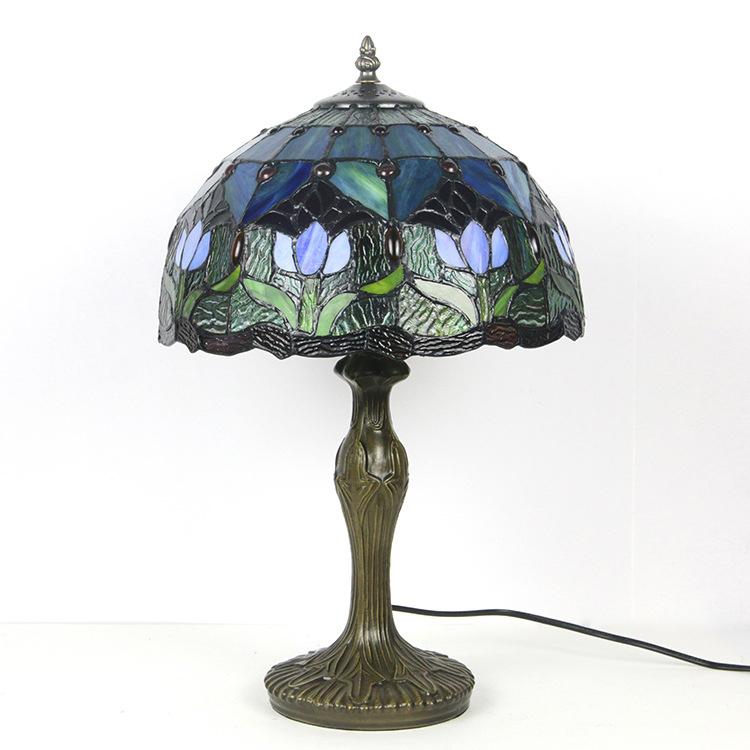 Tiffany Stained Glass Table Lamp, Classic Design, 45cm, E26, Glass And Metal, Living Room