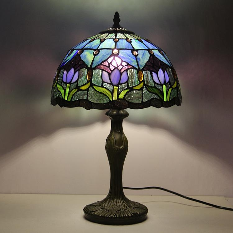 Tiffany Stained Glass Table Lamp, Classic Design, 45cm, E26, Glass And Metal, Living Room