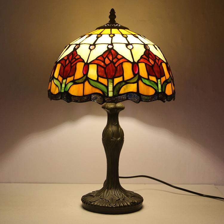 Tiffany Stained Glass Table Lamp, Classic Design, 45cm, E26, Glass And Metal, Living Room