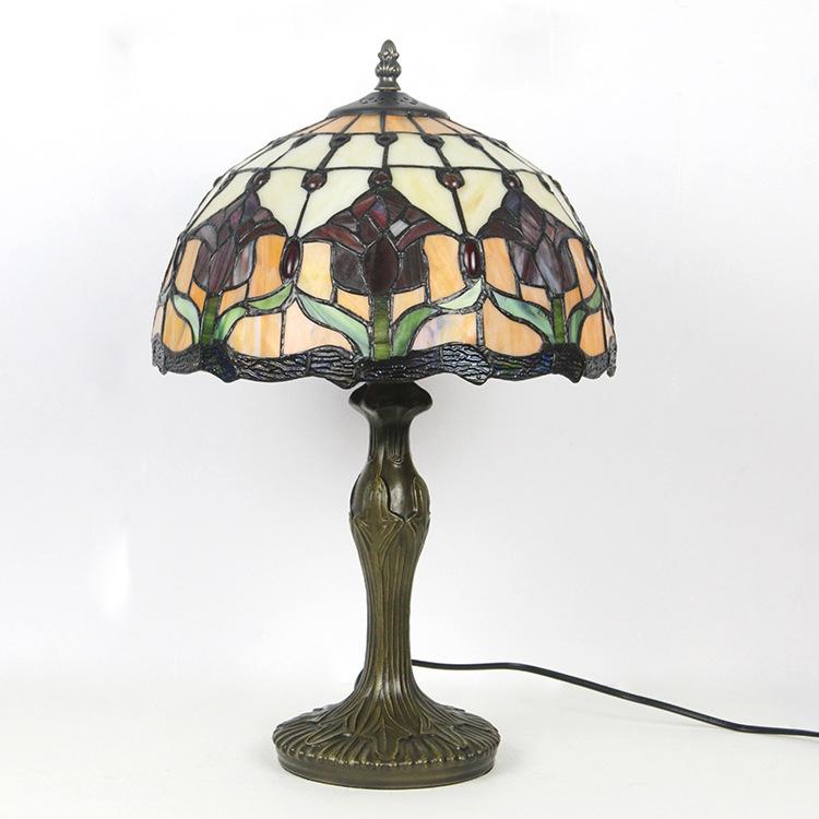 Tiffany Stained Glass Table Lamp, Classic Design, 45cm, E26, Glass And Metal, Living Room