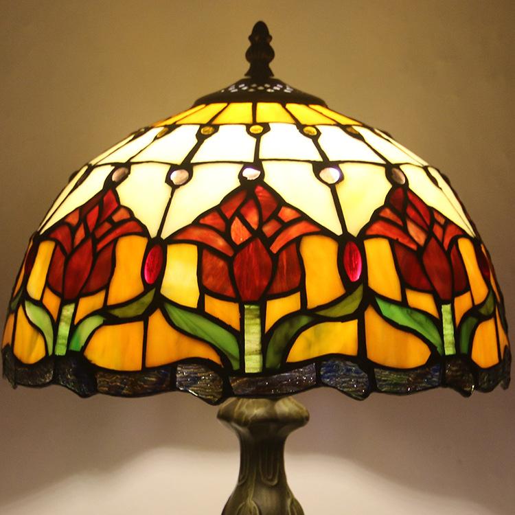 Tiffany Stained Glass Table Lamp, Classic Design, 45cm, E26, Glass And Metal, Living Room