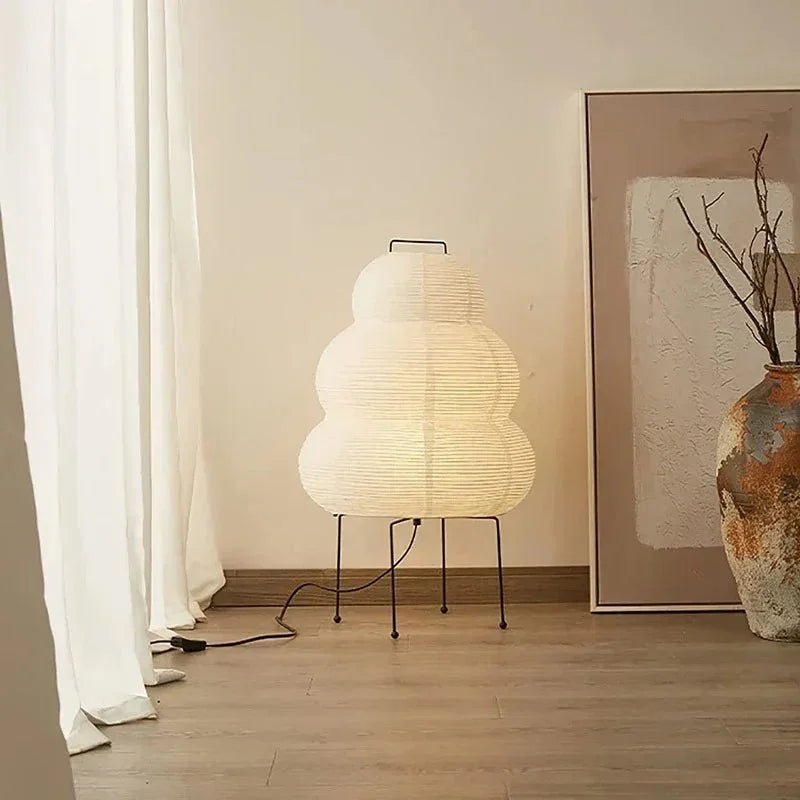 Podlahová lampa z japonského rýžového papíru washi v bílé barvě pro příjemné osvětlení obývacího pokoje a ložnice