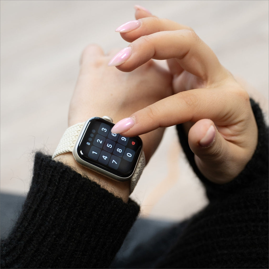 Cinturino intrecciato per Apple Watch — color galassia, chiusura con clip sicura