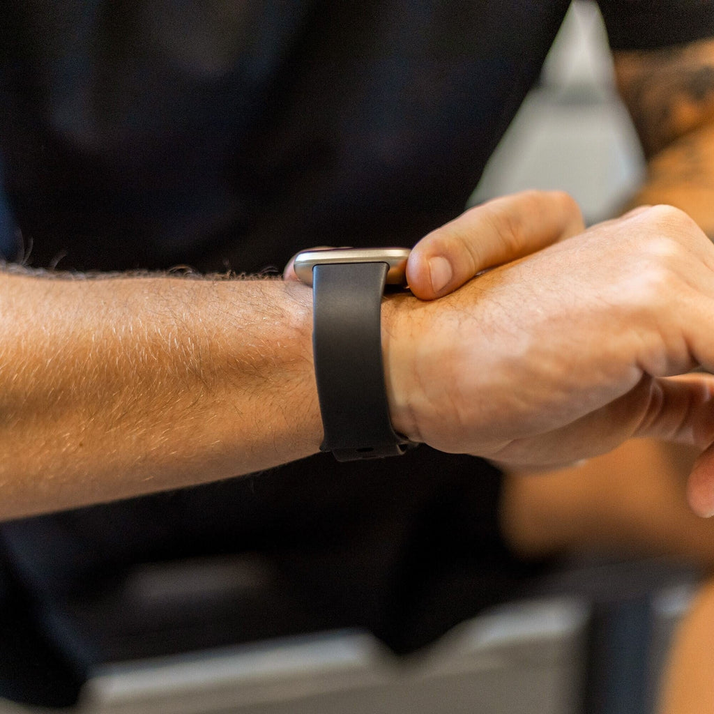 Černý originální klasický silikonový řemínek pro Fitbit Sense 2