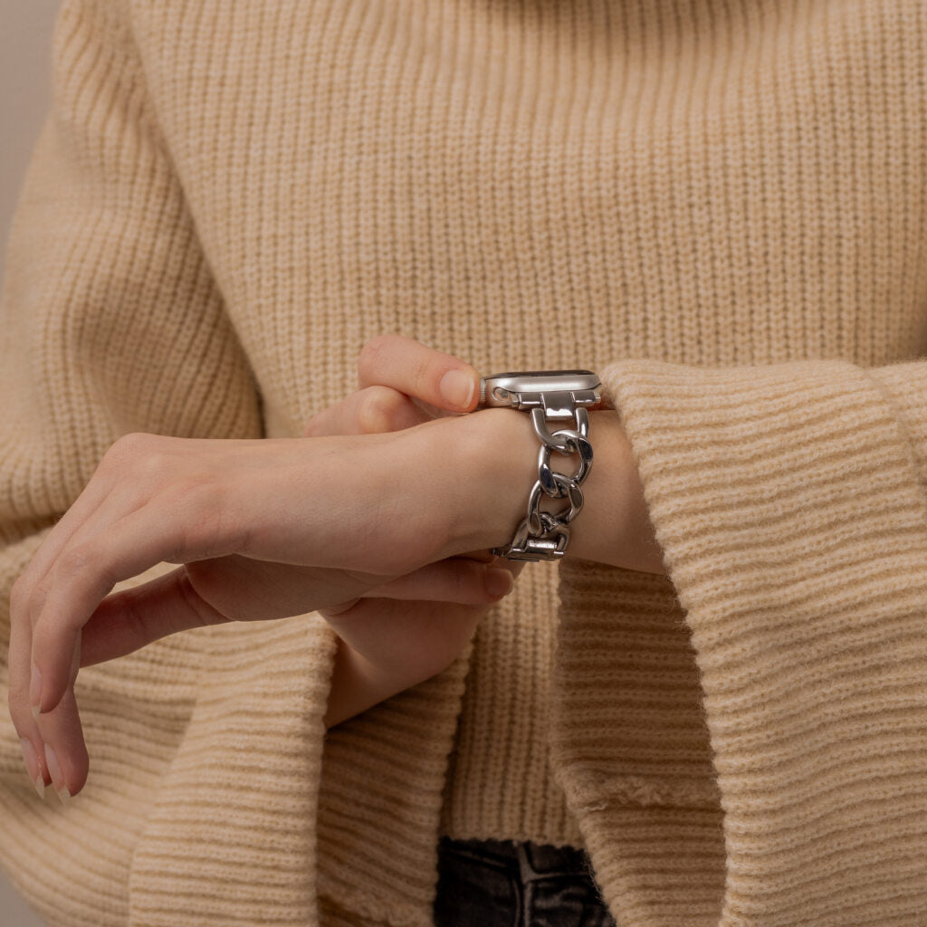 سوار سلسلة فولاذية فضية لساعة Apple Watch — تصميم بوصلات متشابكة
