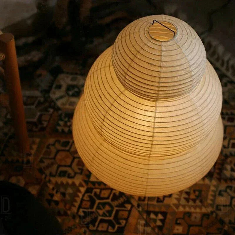 Podlahová lampa z japonského rýžového papíru washi v bílé barvě pro příjemné osvětlení obývacího pokoje a ložnice