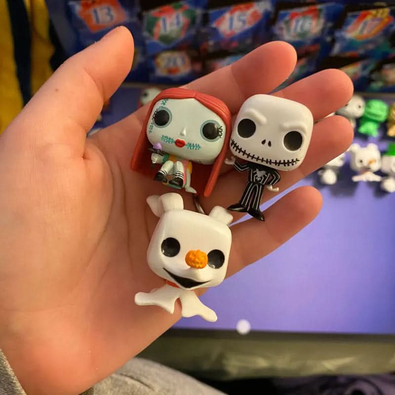 NIGHTMAREJOY 24 figurás Pocket Pops adventi naptár — hátborzongató karácsonyi visszaszámláló dekoráció