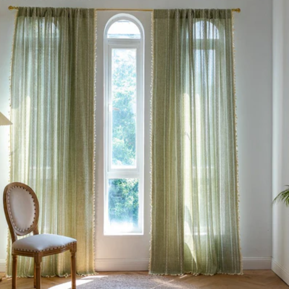 Tende trasparenti verde salvia LioraNest — Ricami a righe, bordi con nappe e design filtrante