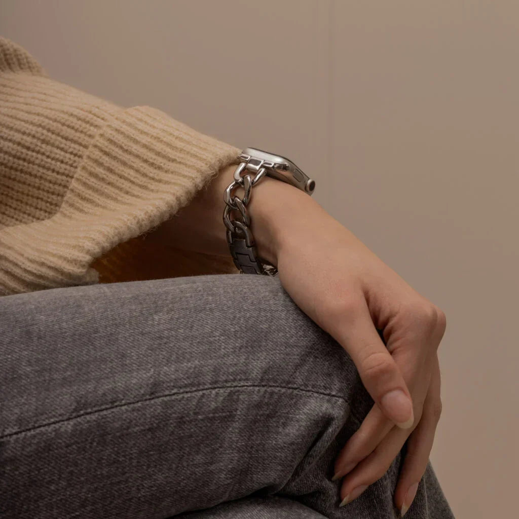 سوار سلسلة فولاذية فضية لساعة Apple Watch — تصميم بوصلات متشابكة