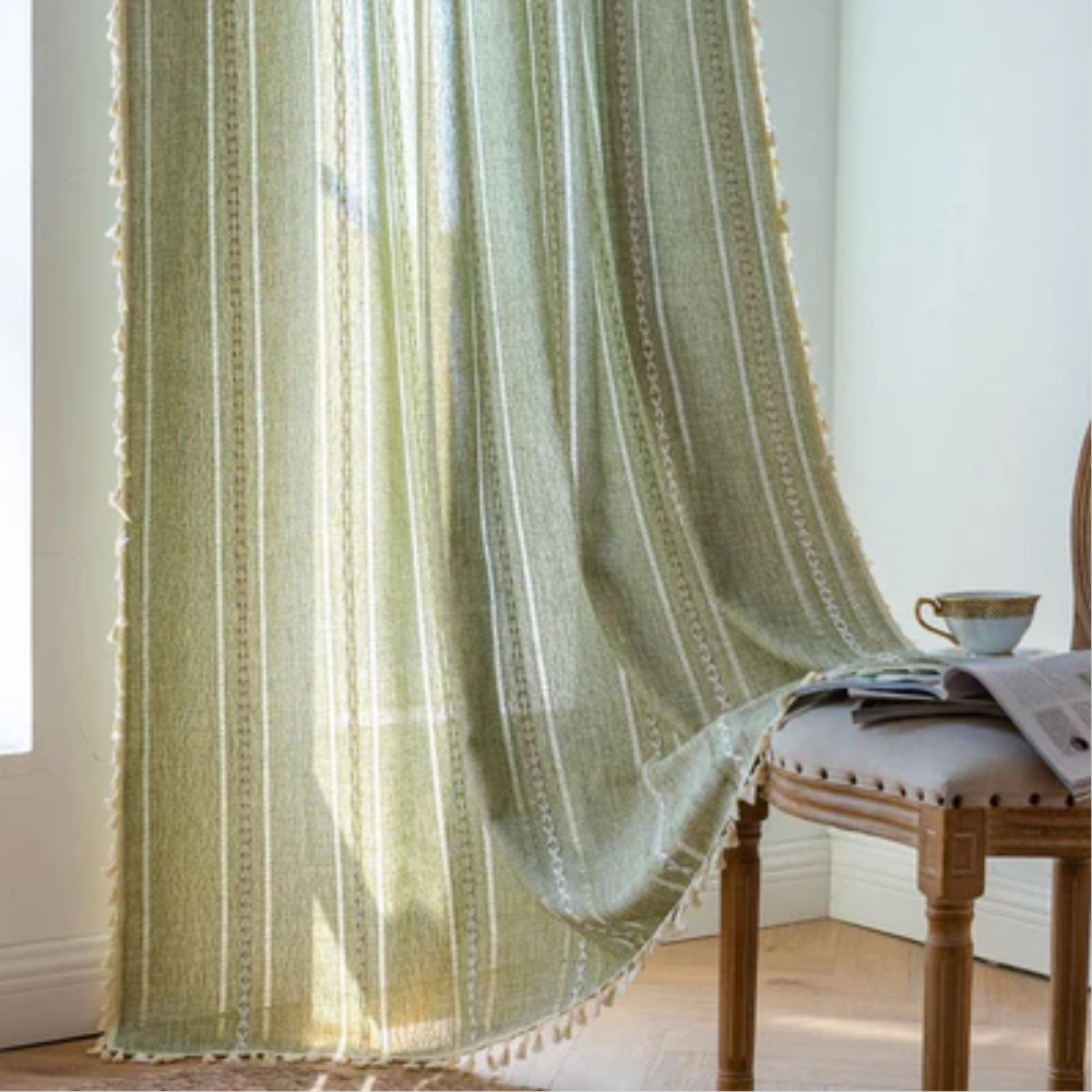 Tende trasparenti verde salvia LioraNest — Ricami a righe, bordi con nappe e design filtrante