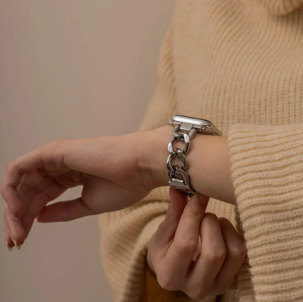 سوار سلسلة فولاذية فضية لساعة Apple Watch — تصميم بوصلات متشابكة