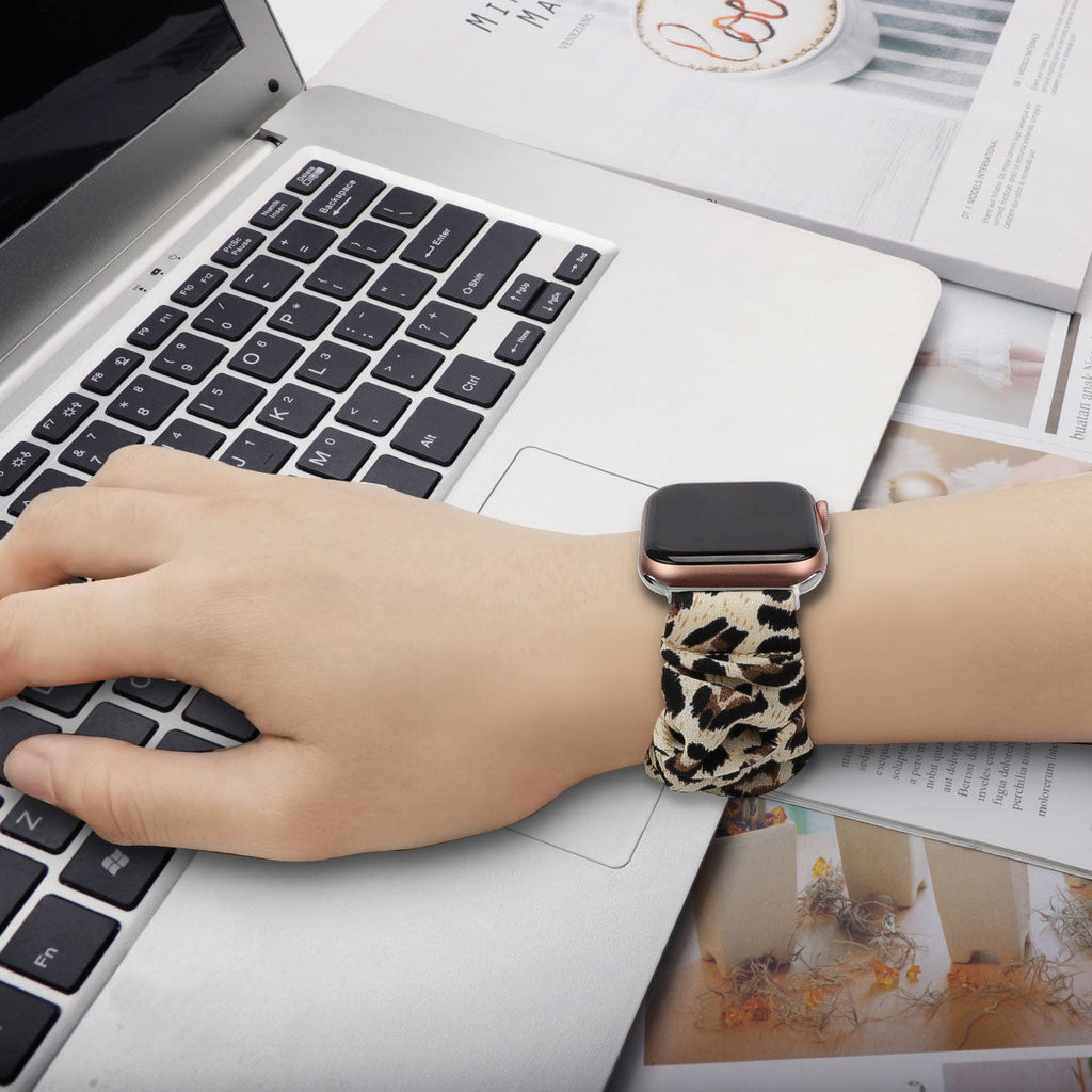سوار سكرانشي مطاطي بنقشة جلد الفهد — ملاءمة مرنة لساعة Apple Watch