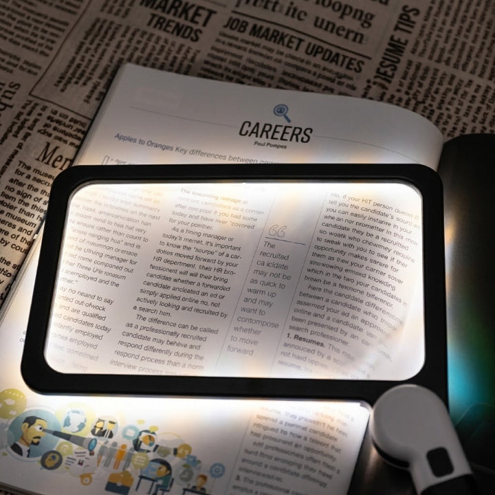 LED-es olvasónagyító — 5×-ös nagyítás, összecsukható kialakítás, 48 szabályozható fényerejű LED, 18.5 × 11.3 cm-es látófelület