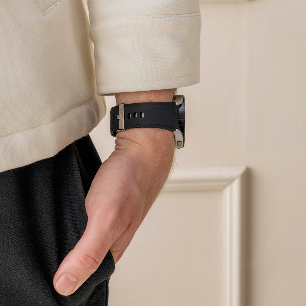 Samsung Galaxy Watch 6 Classic 47mm – černý silikonový řemínek s perfektním přiléhavým spojením bez mezer