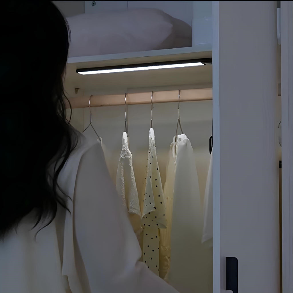 Closet And Under-Cabinet LED Light With Wireless Motion Sensor For Simple Illumination