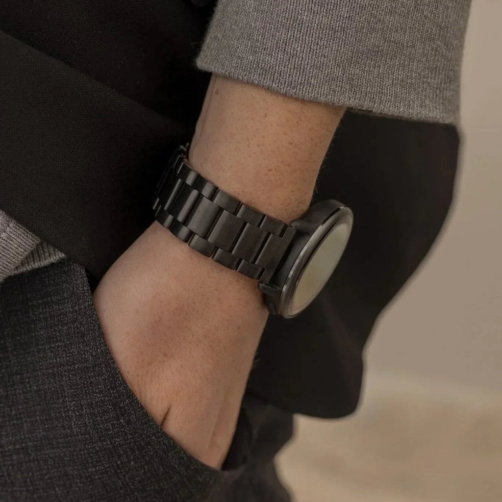 سوار ساعة Samsung Galaxy Watch 4 مقاس 44 مم — سوار روابط من الفولاذ المقاوم للصدأ باللون الأسود