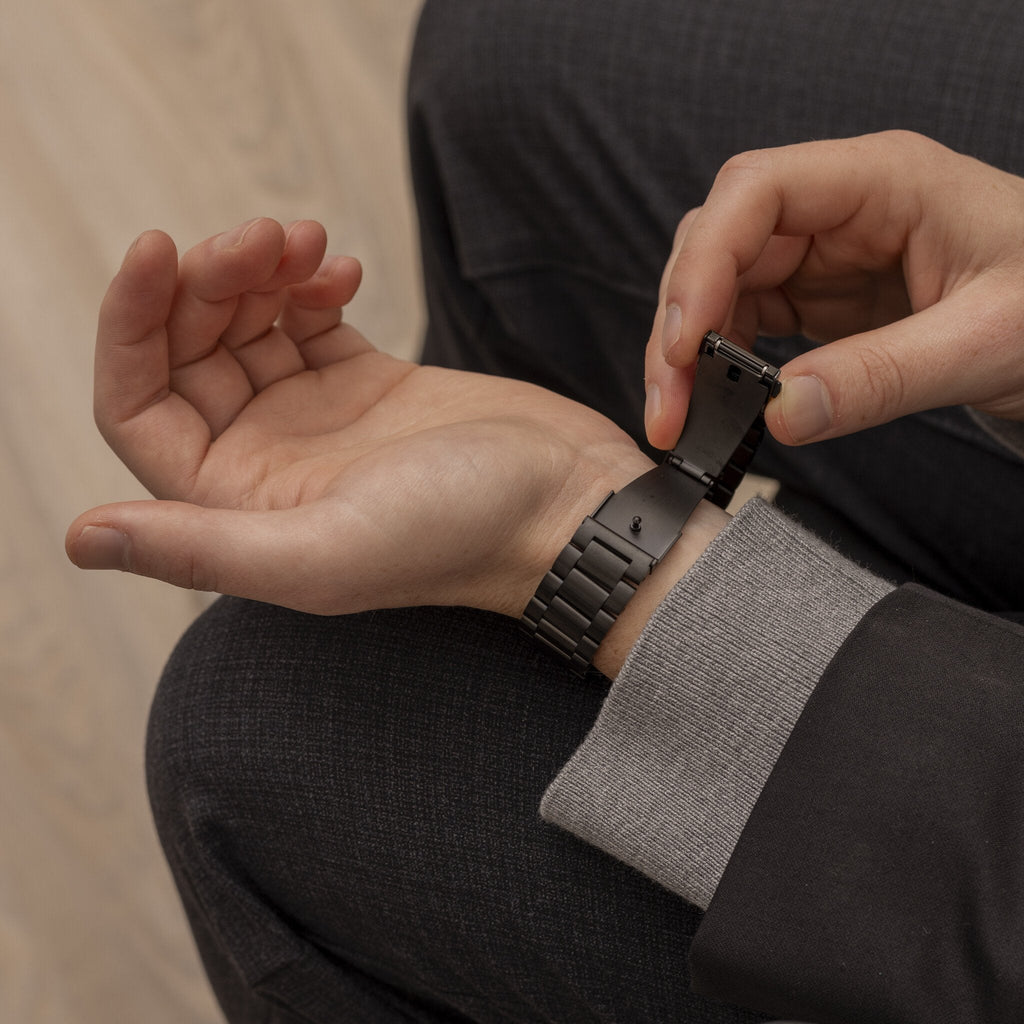 سوار Samsung Galaxy Watch 7 — 40mm من الفولاذ المقاوم للصدأ الأسود