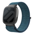 Modrý nylonový řemínek pro chytré hodinky Fitbit Versa 4 – zapínání na suchý zip