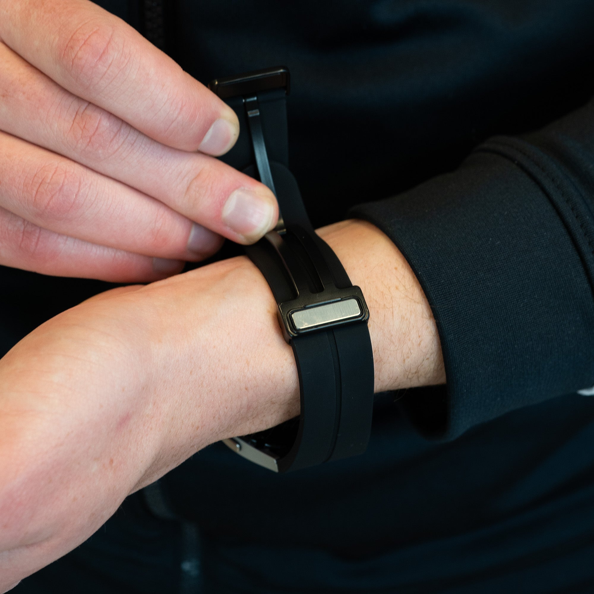 Silikonový řemínek Samsung Galaxy Watch 5 Pro — zapínání na přezku D-Buckle, černý
