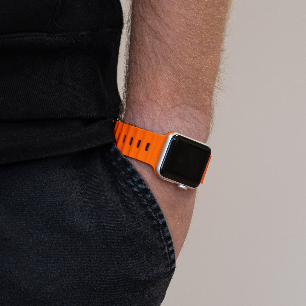 Oranžový a černý řemínek Ocean pro Apple Watch se zapínáním na patentku