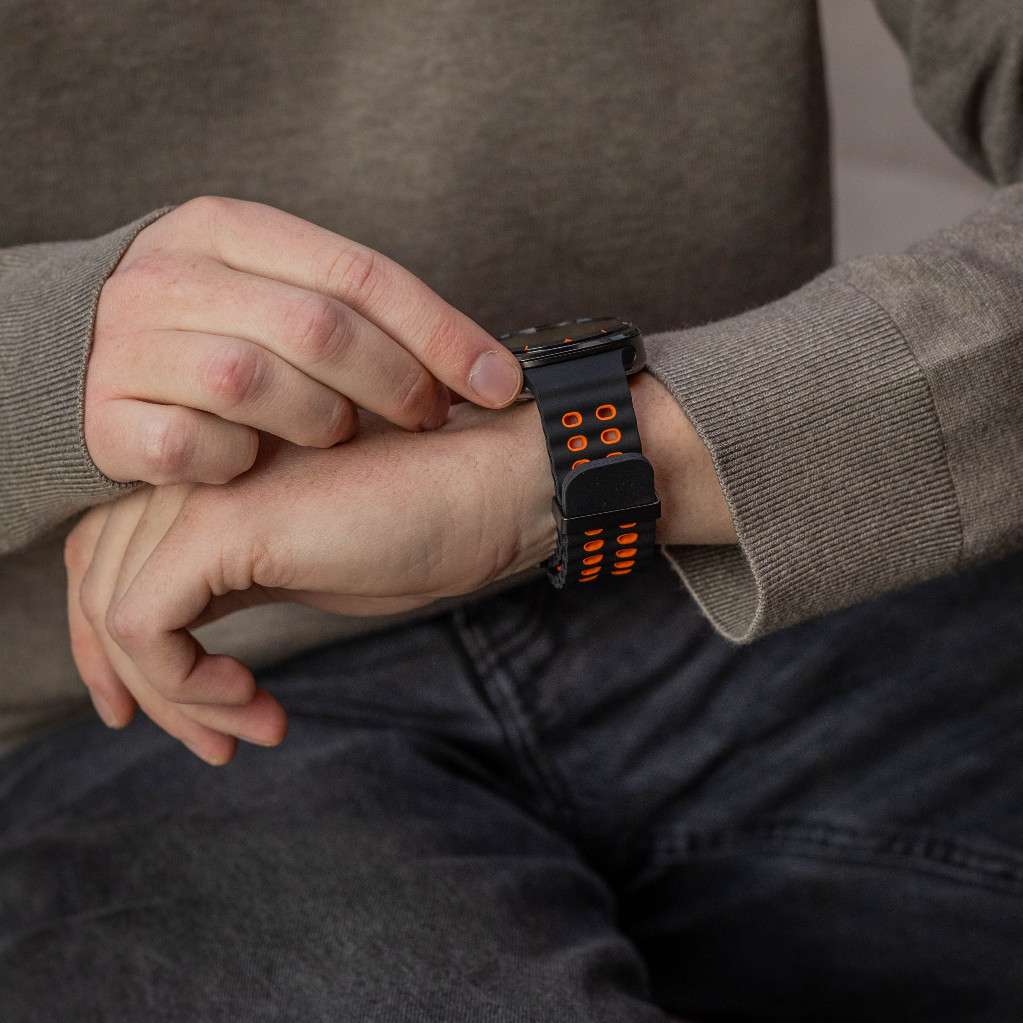 Wave Silicone Strap for Samsung Galaxy Watch Ultra — Black and Orange