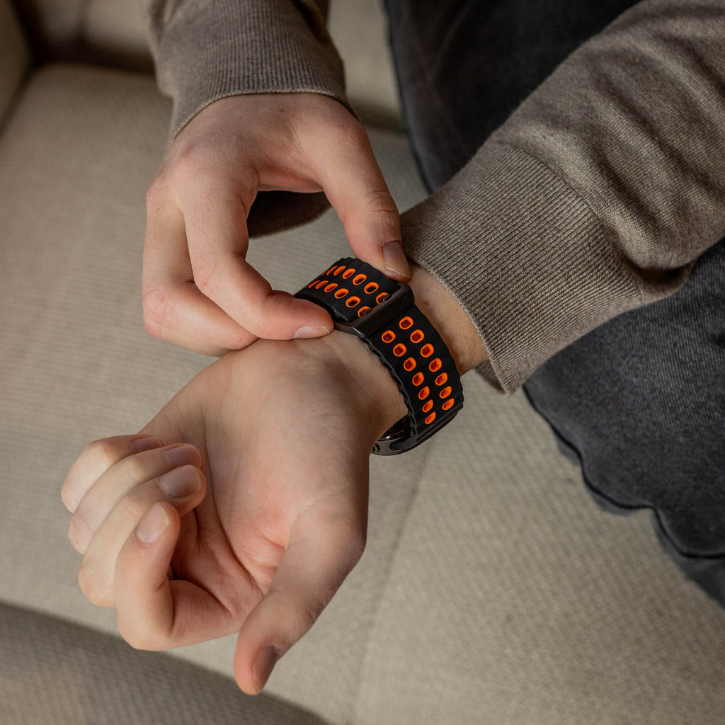 Wave Silicone Strap for Samsung Galaxy Watch Ultra — Black and Orange