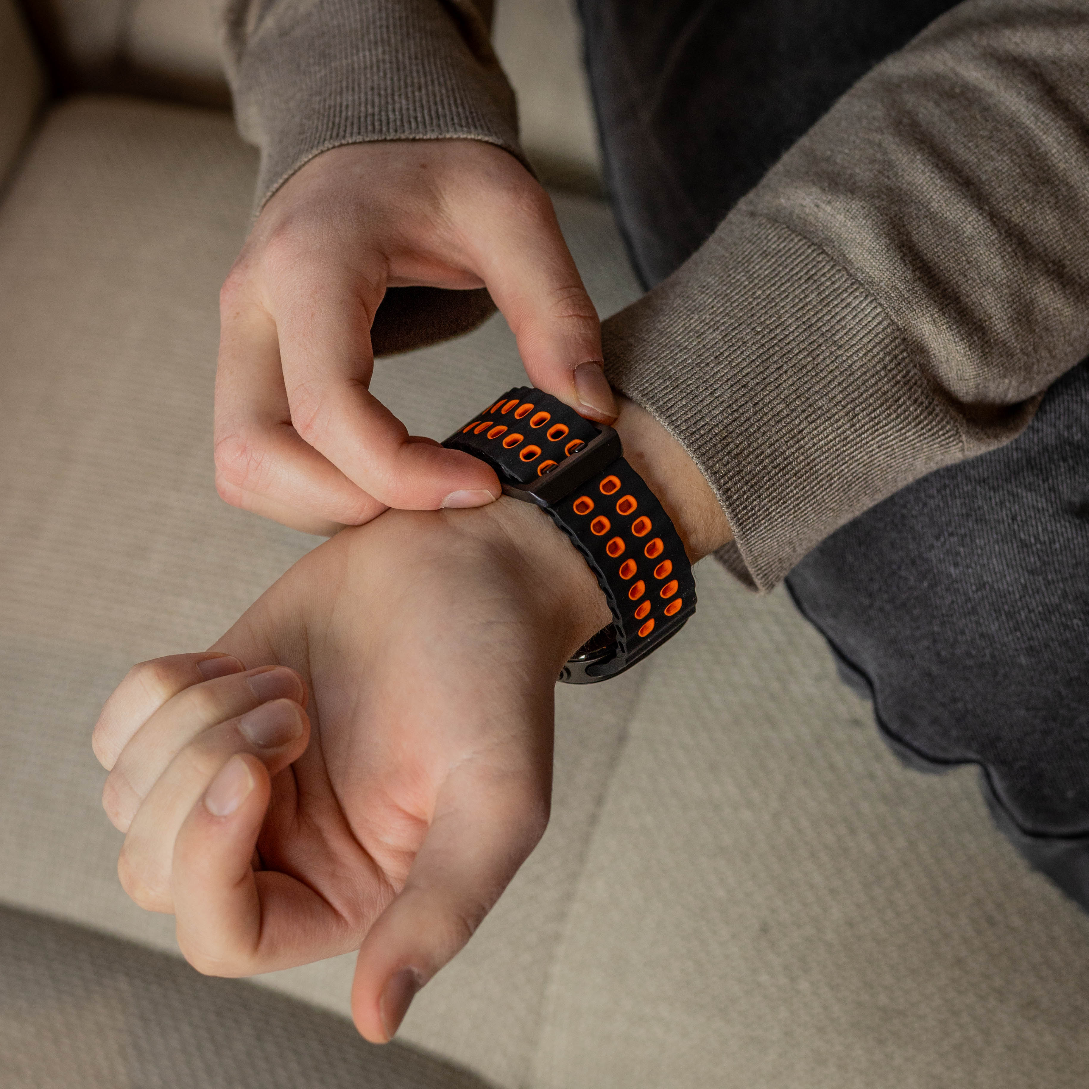 Wave Silicone Strap for Samsung Galaxy Watch Ultra — Black and Orange