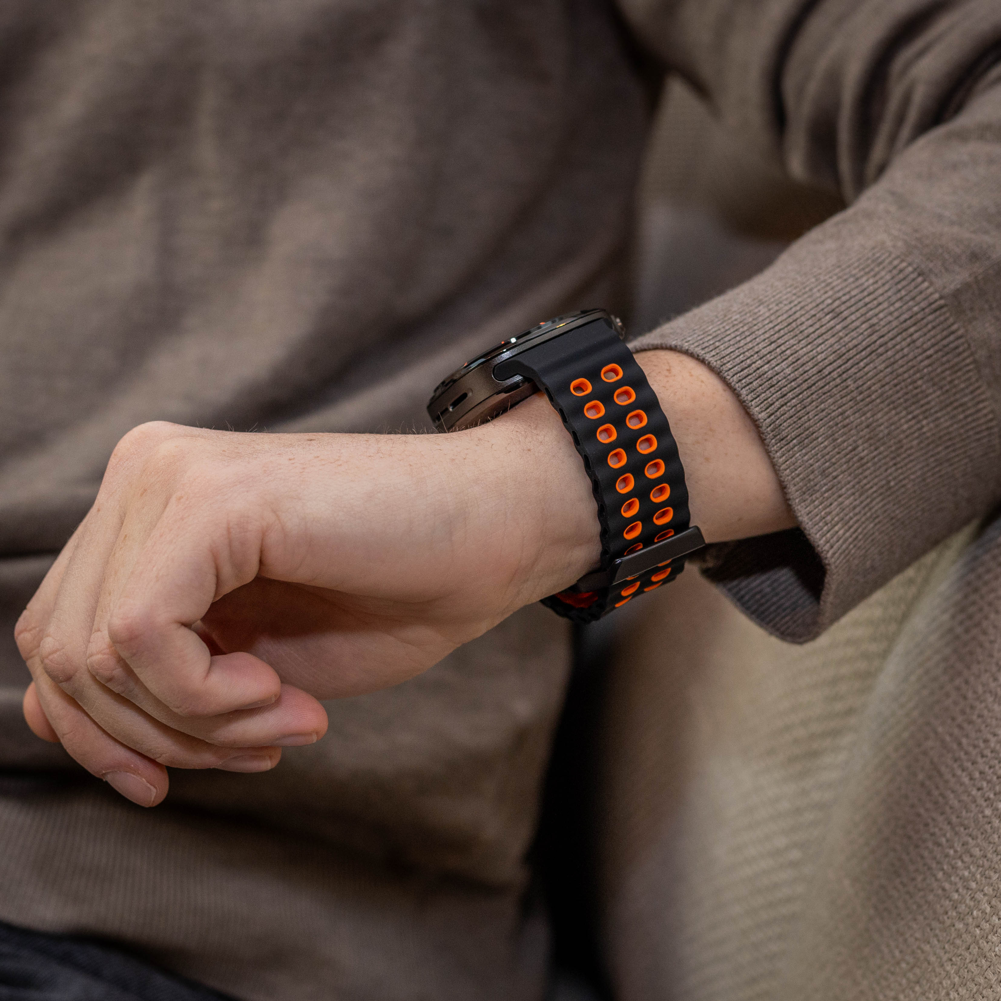 Wave Silicone Strap for Samsung Galaxy Watch Ultra — Black and Orange