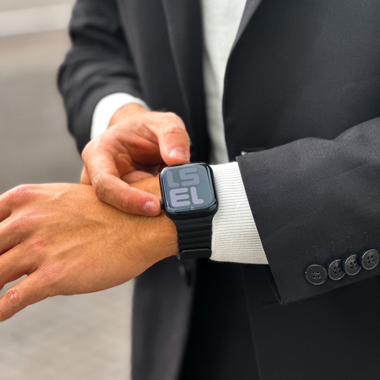 Apple Watch -magneettisilikoniranneke — musta, kevyt ja vedenpitävä käyttömukavuus