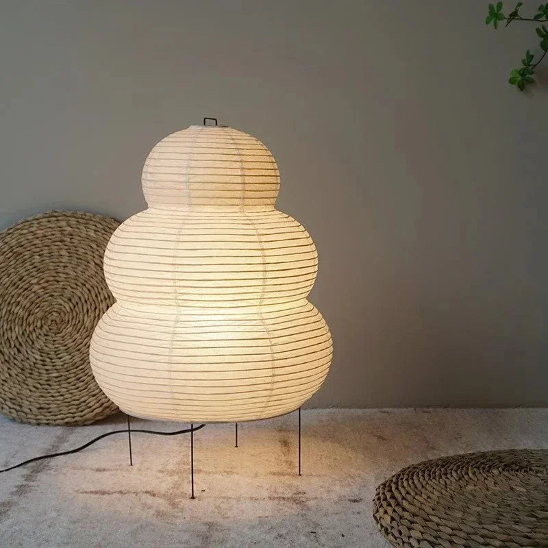 Podlahová lampa z japonského rýžového papíru washi v bílé barvě pro příjemné osvětlení obývacího pokoje a ložnice
