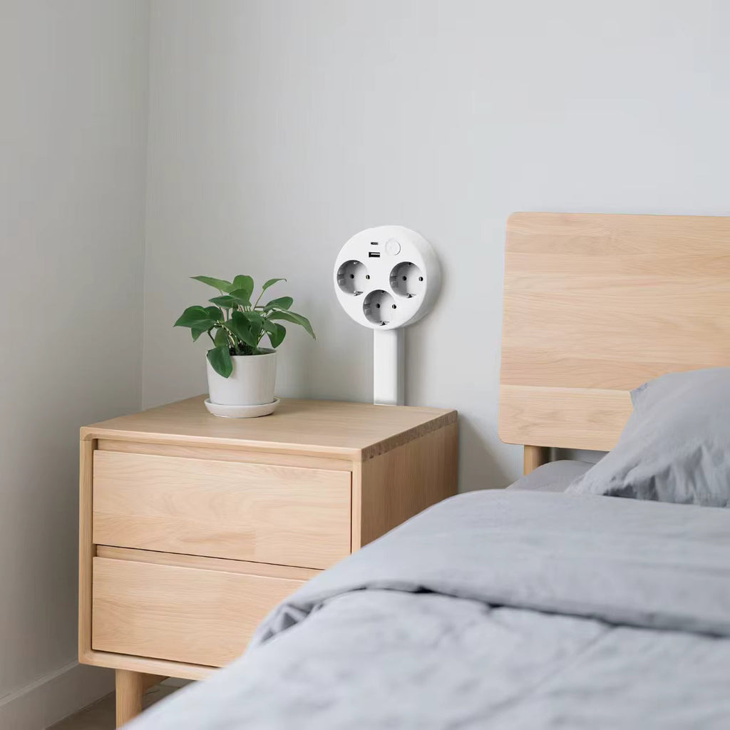 Extendable USB Power Outlet With Rotating Head, 3 Sockets, 47–67 cm, White