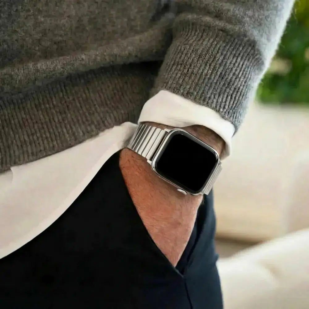 سوار Apple Watch من الفولاذ المقاوم للصدأ باللون الفضي، مرن