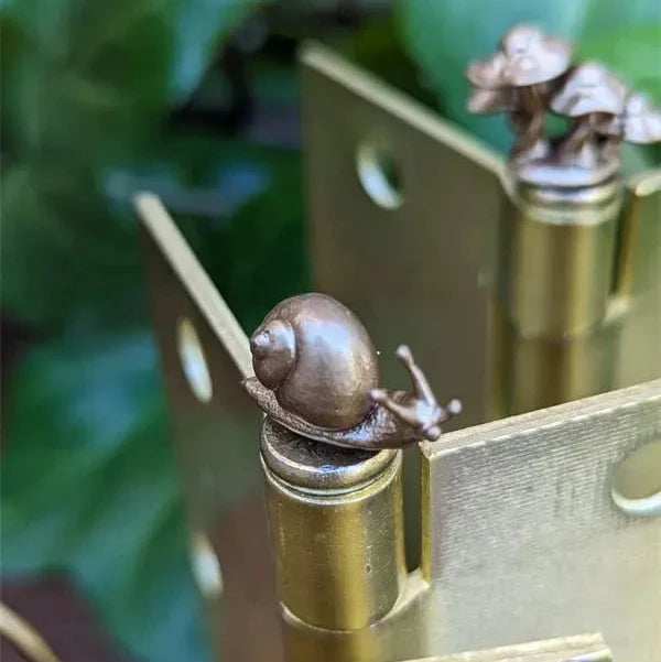 Vintage Bronze Door Hinge Art — Magnetic Design, Retro Sculptural Finish