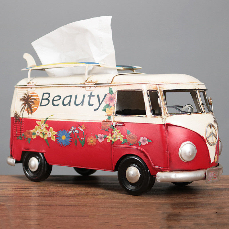 Handgemaakte retro tissueboxhoes met bloemen — artistiek ontwerp