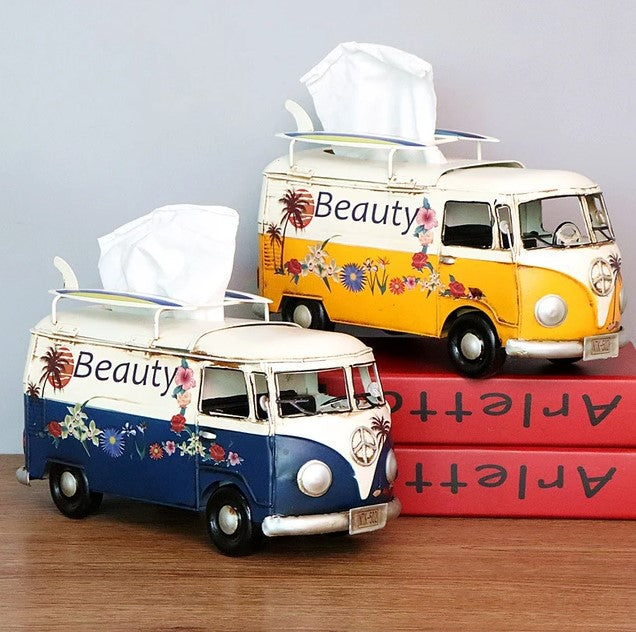 Handgemaakte retro tissueboxhoes met bloemen — artistiek ontwerp