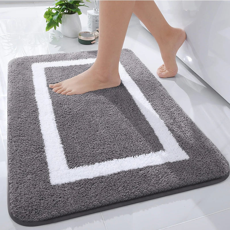 CozyNest myk gulvmatte i mikrofiber — sklisikker bakside
