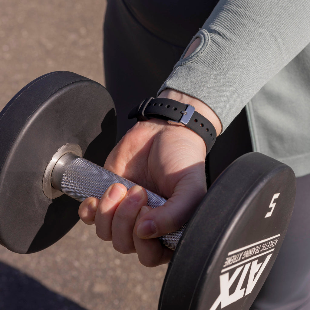 Náhradní řemínek k hodinkám Fitbit Versa 4 z prémiového silikonu — flexibilní černý řemínek